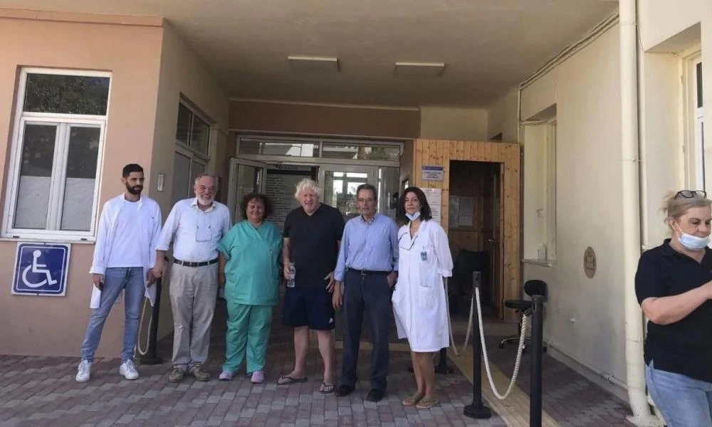 Μπόρις Τζόνσον: Στο νοσοκομείο της Καρύστου βρέθηκε το απόγευμα